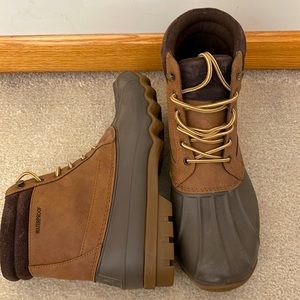 Sperry men’s winter/waterproof duck boot. Color brown/tan. Size 11.